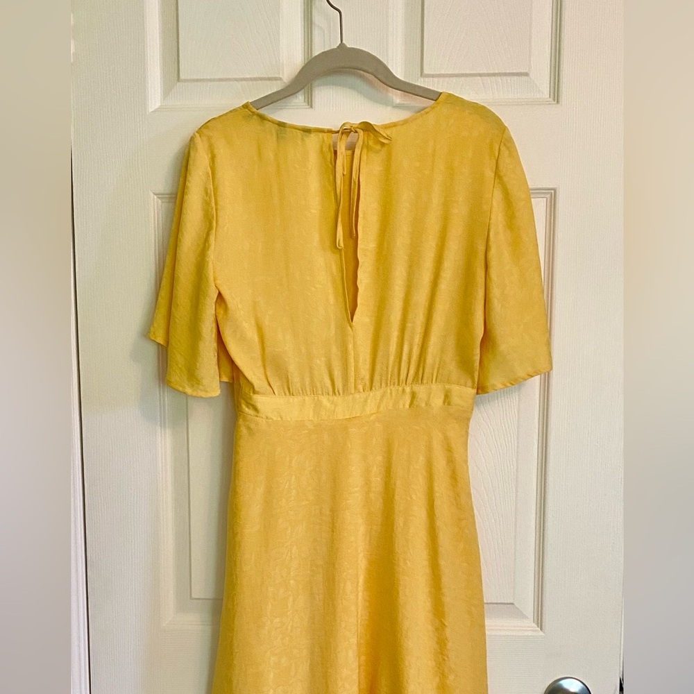 Burst of yellow and flouncy lined dress - Picture 3 of 8